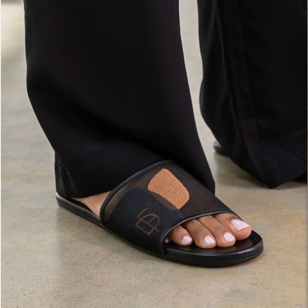 Dear Frances Lounge Embroidery Black & Brown Slides size 5.5